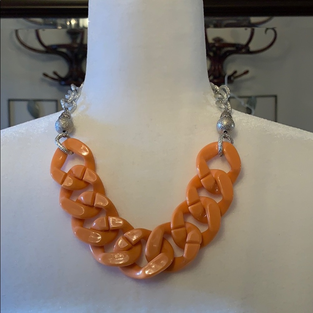 🎉HP🎉 $5 in any bundle! Peach Fashion Necklace